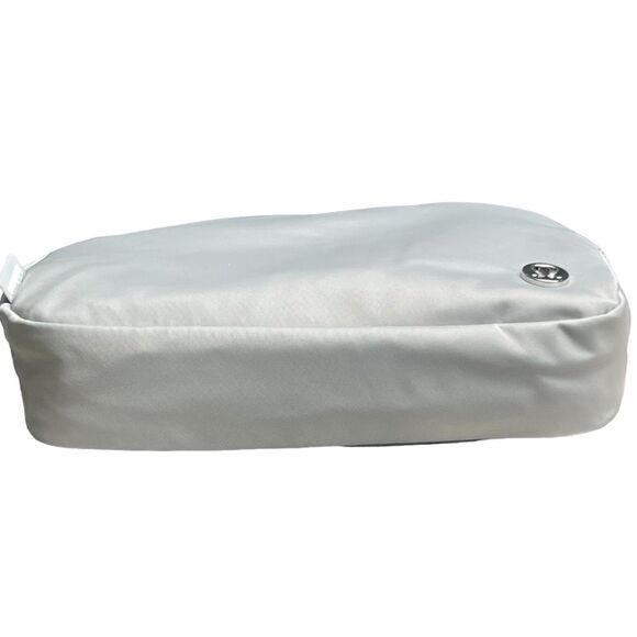 NEW! Hands-Free Lululemon 1L Belt Bag in Silver Drop & White (NWT) - Picture 5 of 16